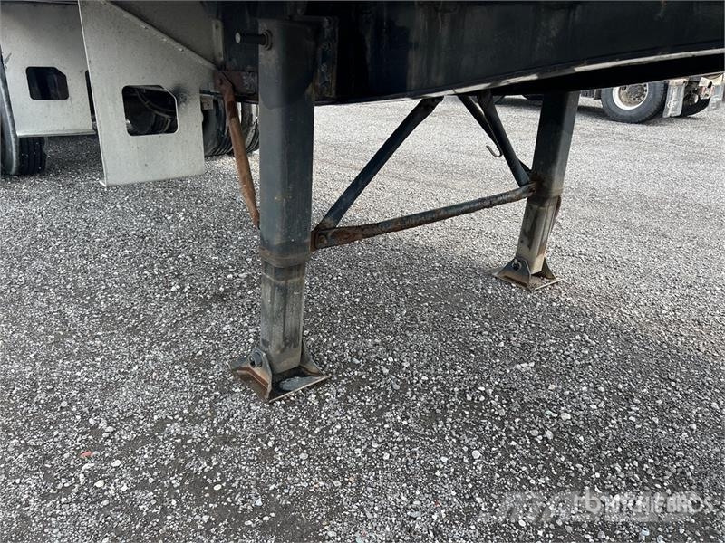 Lode King 28 ft Super B-Train Lead Flatbed Trailer Valníky