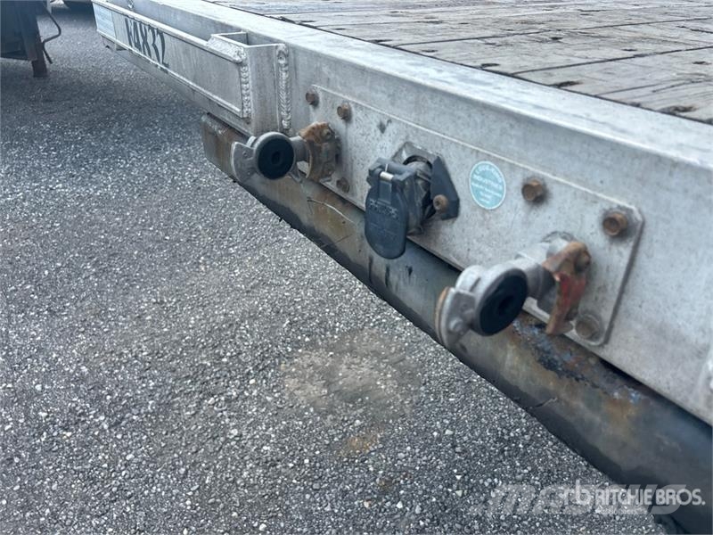 Lode King 48 ft T/A Spread Axle Flatbed Trailer Valníky