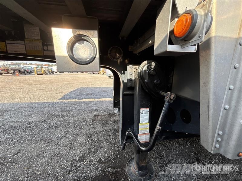 Lode King Renown 53 ft T/A Spread Axle Step Deck Trailer Низькорамні причепи