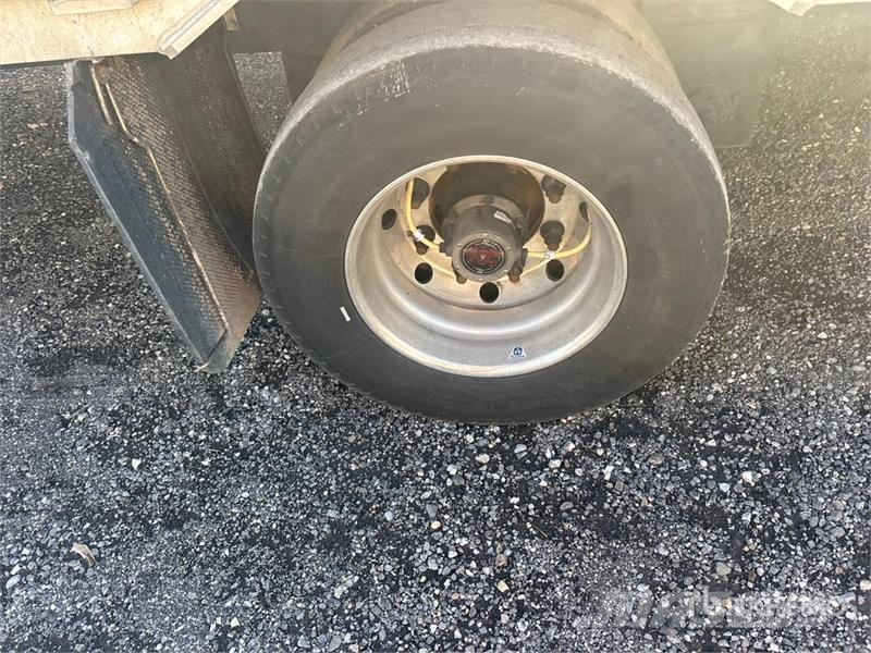 Lode King Renown 53 ft T/A Spread Axle Step Deck Trailer Низькорамні причепи