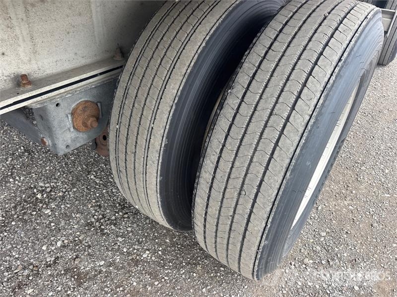 MAC 53 ft T/A Spread Axle Curtain Side Trailer Rimorchi centinati
