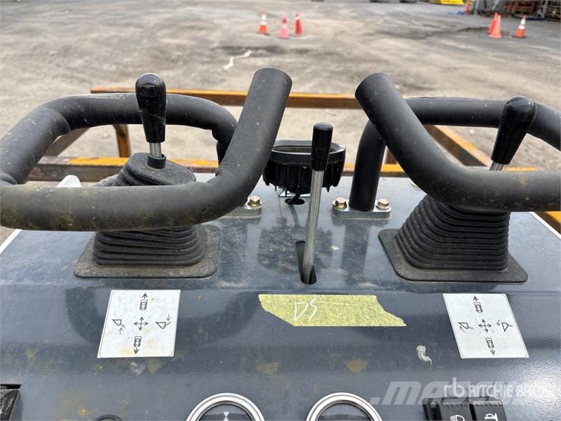 Machpro LP-625 Mini Compact Track Loader لوادر انزلاقية التوجيه