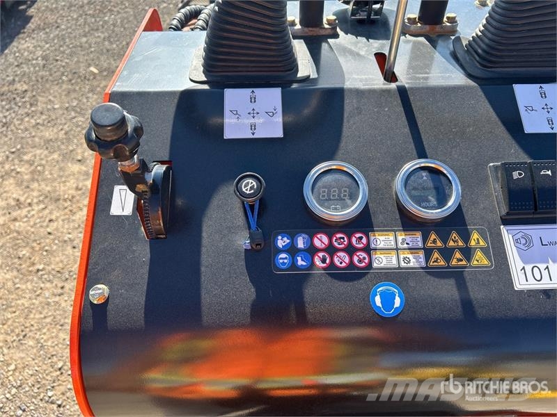 Machpro LP-625 Mini Compact Track Loader لوادر انزلاقية التوجيه