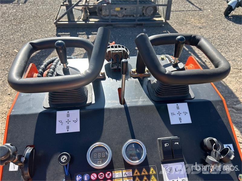 Machpro LP-625 Mini Compact Track Loader لوادر انزلاقية التوجيه