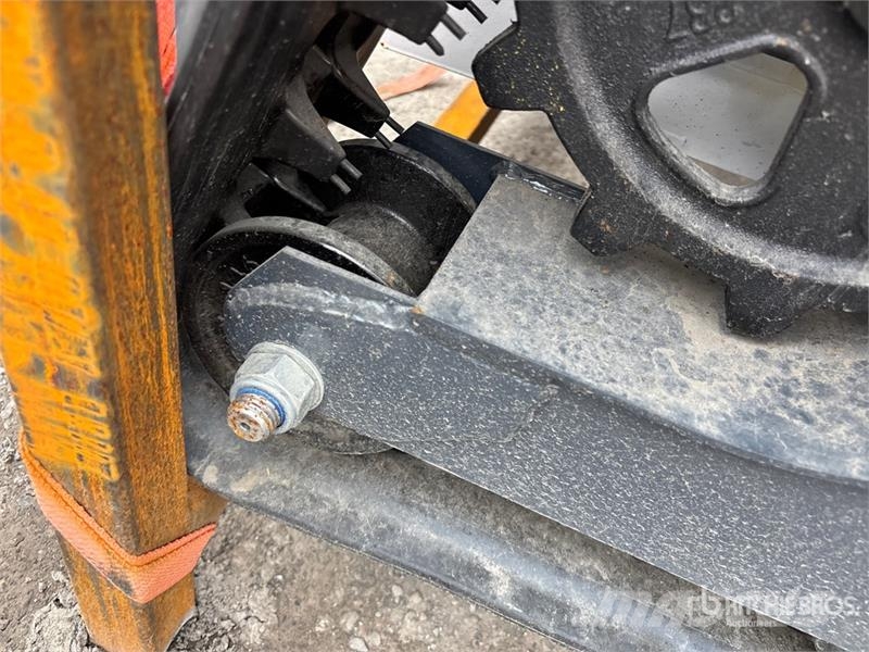 Machpro LP-625 Mini Compact Track Loader لوادر انزلاقية التوجيه