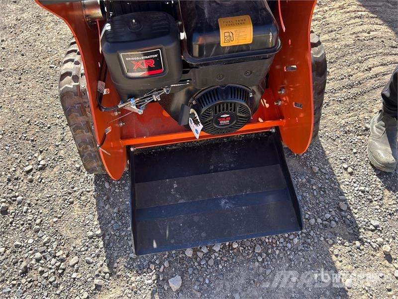 Machpro LP-625 Mini Compact Track Loader لوادر انزلاقية التوجيه