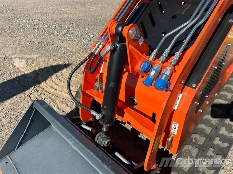 Machpro LP-625 Mini Compact Track Loader لوادر انزلاقية التوجيه