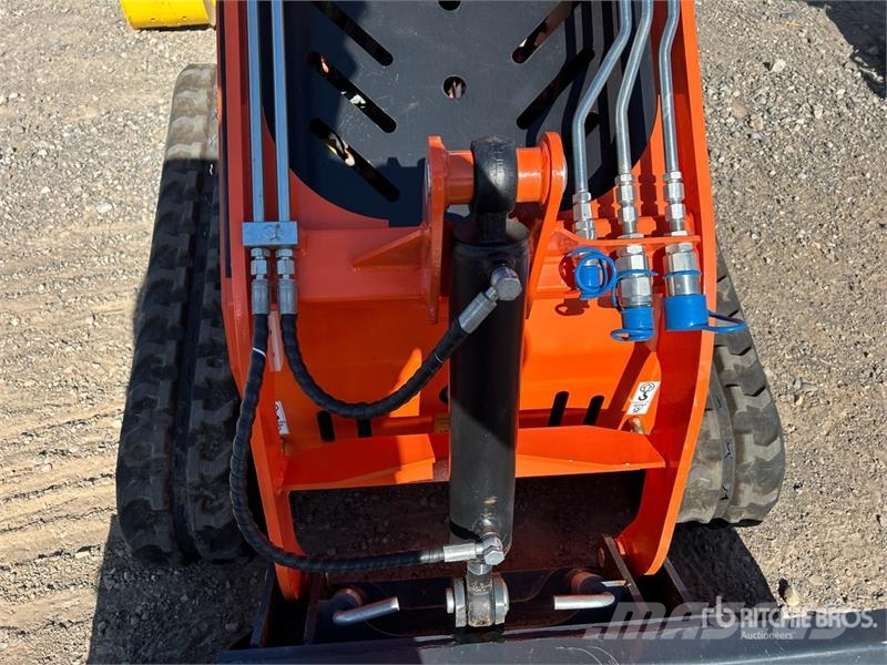 Machpro LP-625 Mini Compact Track Loader لوادر انزلاقية التوجيه