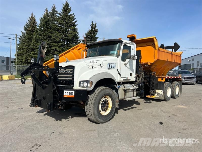 Mack 400 6x4 Snow Plow Truck Plogbilar