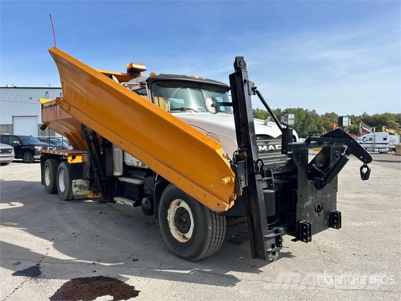 Mack 400 6x4 Snow Plow Truck Plogbilar