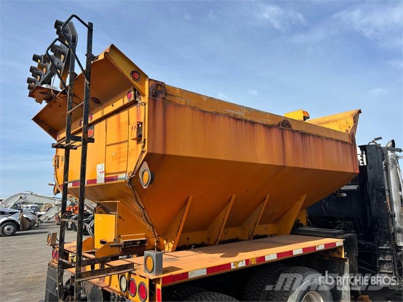 Mack 400 6x4 Snow Plow Truck Plogbilar