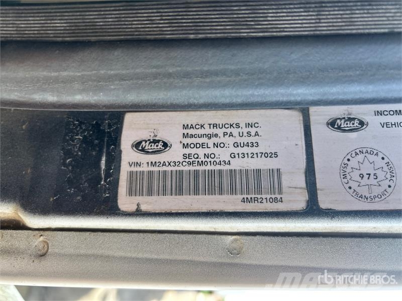 Mack 400 6x4 Snow Plow Truck Plogbilar