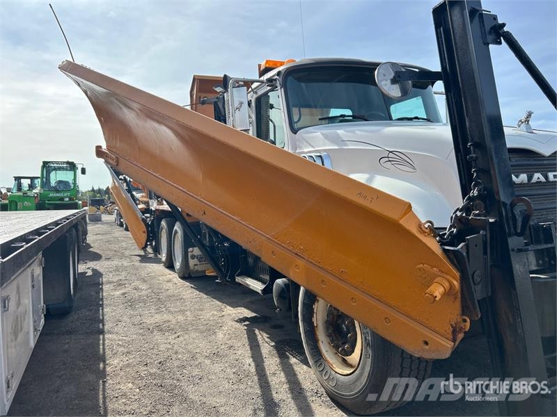 Mack 400 6x4 Snow Plow Truck Plogbilar