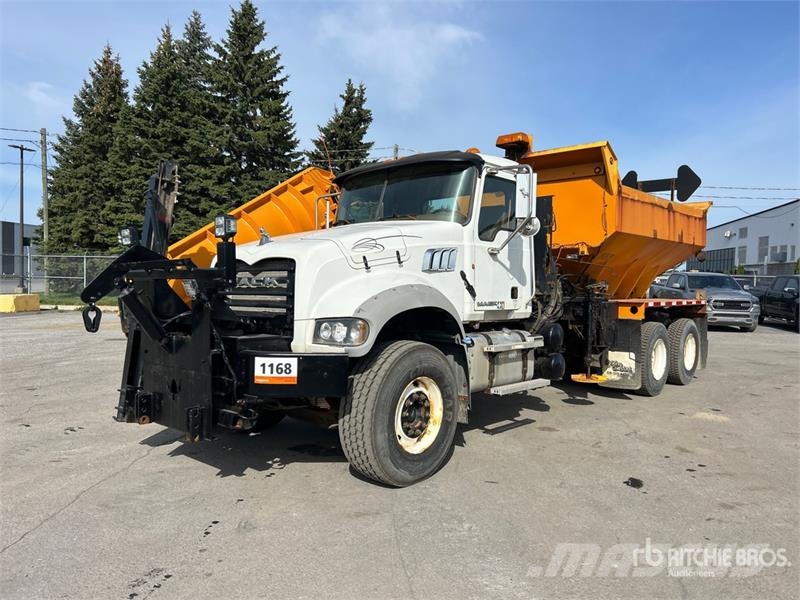 Mack 400 6x4 Snow Plow Truck Plogbilar