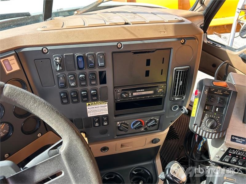 Mack 400 6x4 Snow Plow Truck Plogbilar