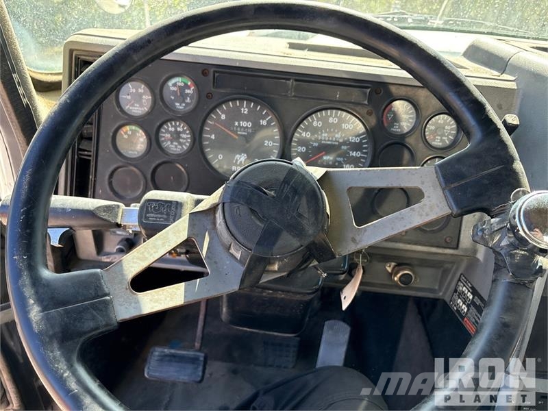 Mack 700 Грузовики-Самосвалы