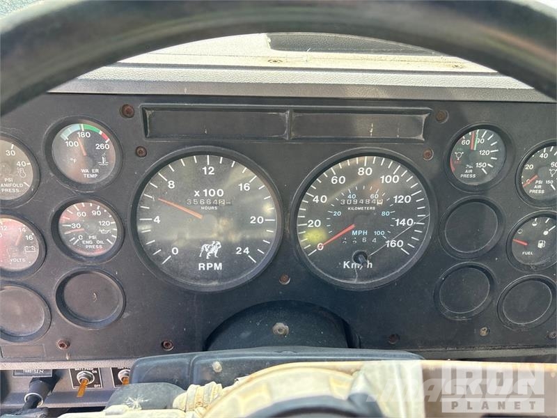 Mack 700 Грузовики-Самосвалы