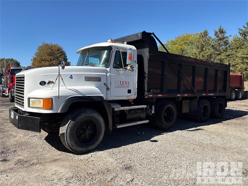 Mack 700 Грузовики-Самосвалы