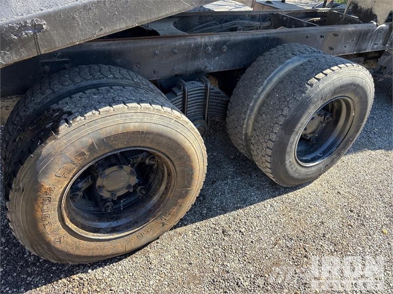Mack 700 Грузовики-Самосвалы
