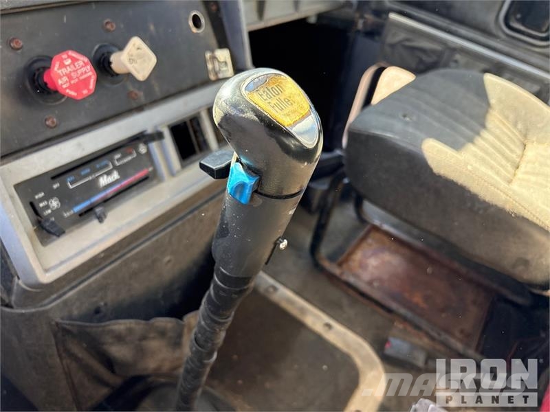 Mack 700 Грузовики-Самосвалы