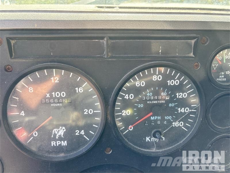 Mack 700 Грузовики-Самосвалы