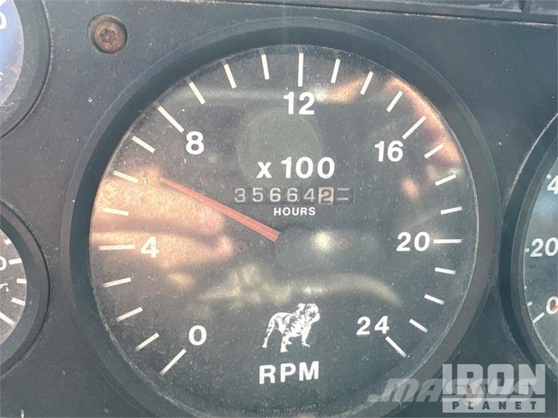 Mack 700 Грузовики-Самосвалы