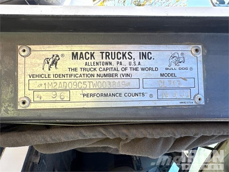 Mack 700 Грузовики-Самосвалы