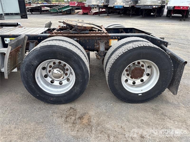 Mack AN64T 6x4 T/A Sleeper Truck Tractor Тягачі