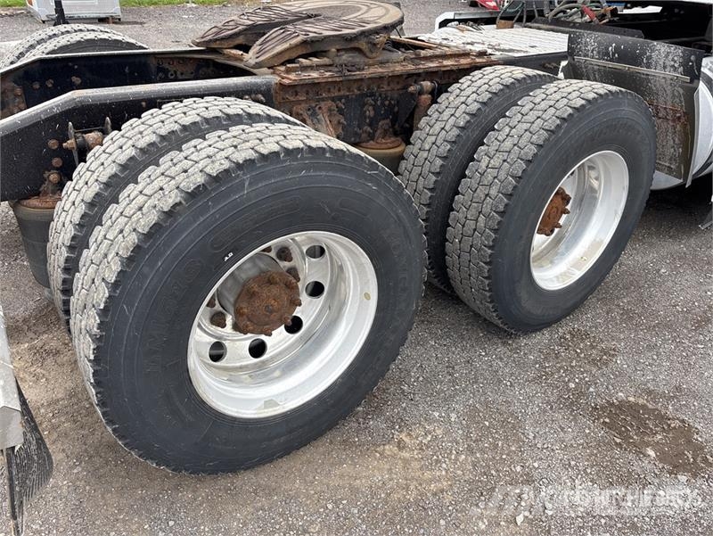 Mack AN64T 6x4 T/A Sleeper Truck Tractor 曳引機組件