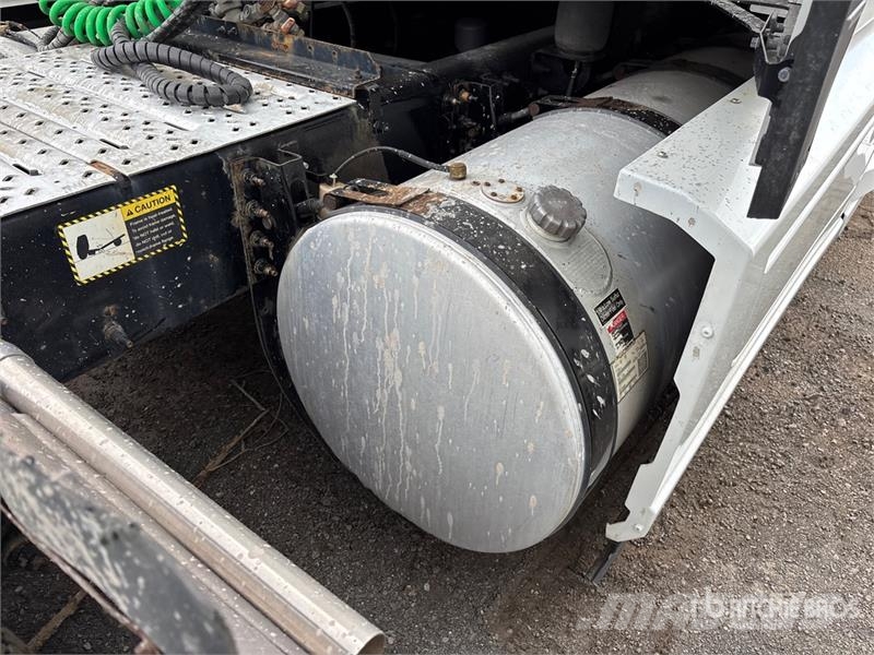Mack AN64T 6x4 T/A Sleeper Truck Tractor Тягачі