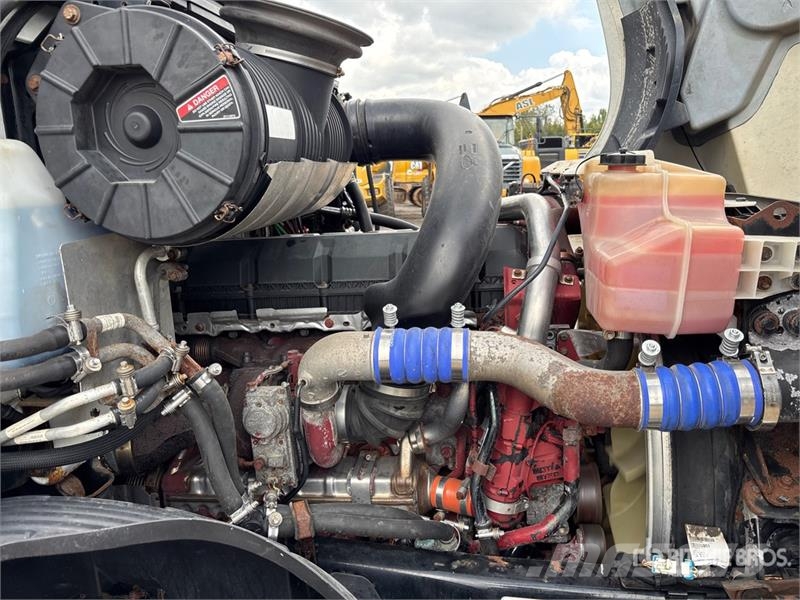 Mack AN64T 6x4 T/A Sleeper Truck Tractor Тягачі