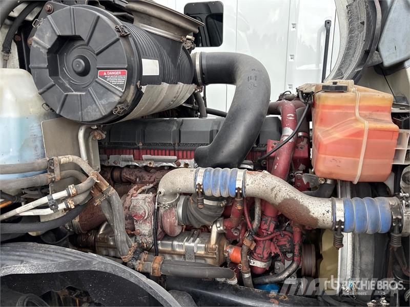 Mack AN64T 6x4 T/A Sleeper Truck Tractor Тягачі