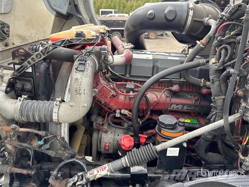 Mack AN64T 6x4 T/A Sleeper Truck Tractor Тягачі
