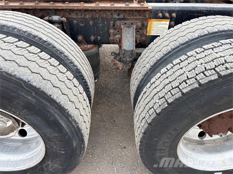 Mack AN64T 6x4 T/A Sleeper Truck Tractor Тягачі