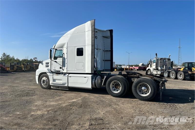 Mack AN64T 6x4 T/A Sleeper Truck Tractor Тягачі