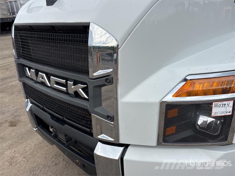 Mack AN64T 6x4 T/A Sleeper Truck Tractor 曳引機組件