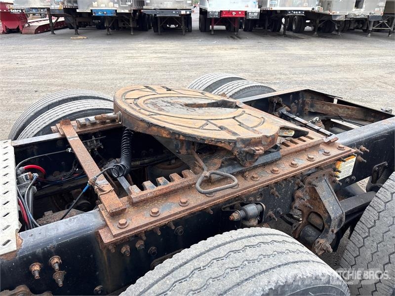 Mack AN64T 6x4 T/A Sleeper Truck Tractor Тягачі