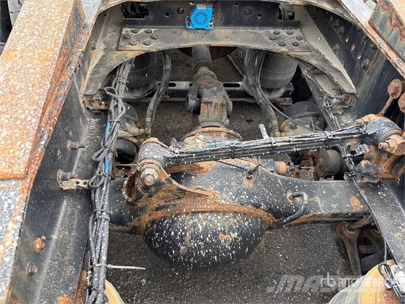 Mack AN64T 6x4 T/A Sleeper Truck Tractor Тягачі