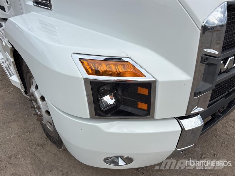 Mack AN64T 6x4 T/A Sleeper Truck Tractor 曳引機組件