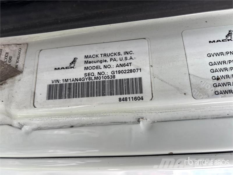 Mack AN64T 6x4 T/A Sleeper Truck Tractor Тягачі