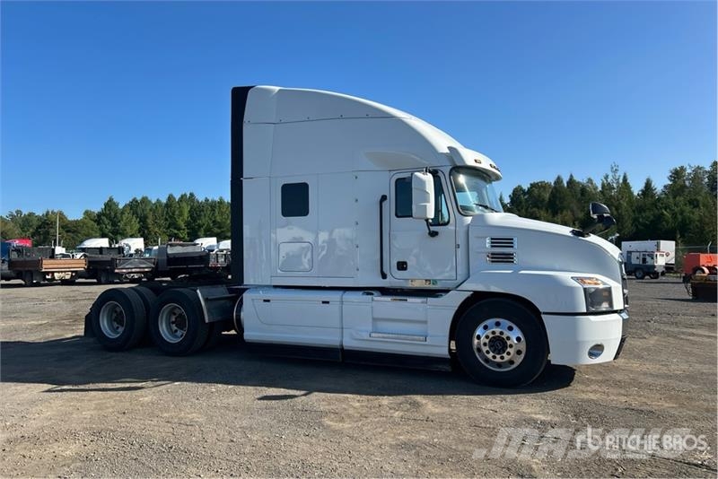 Mack AN64T 6x4 T/A Sleeper Truck Tractor Тягачі