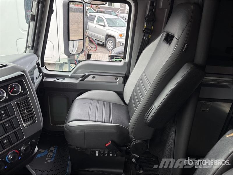 Mack AN64T 6x4 T/A Sleeper Truck Tractor 曳引機組件