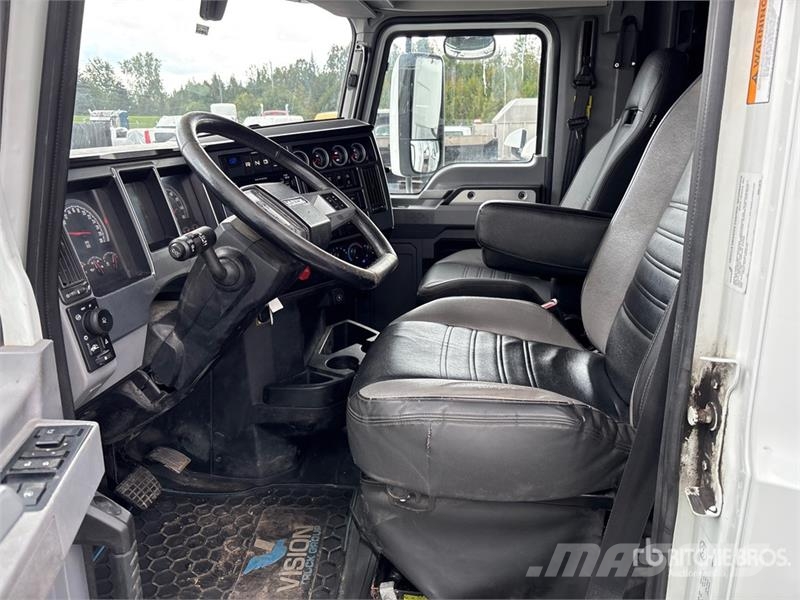 Mack AN64T 6x4 T/A Sleeper Truck Tractor Тягачі