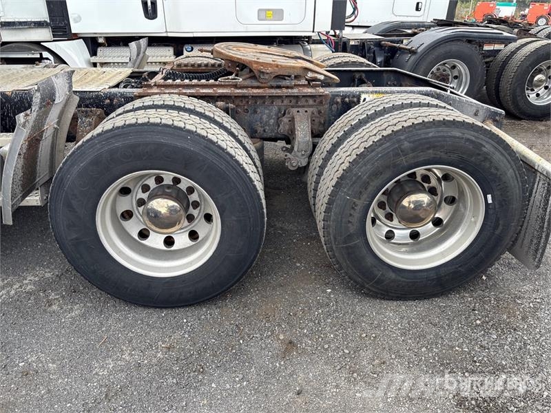 Mack AN64T 6x4 T/A Sleeper Truck Tractor Тягачі