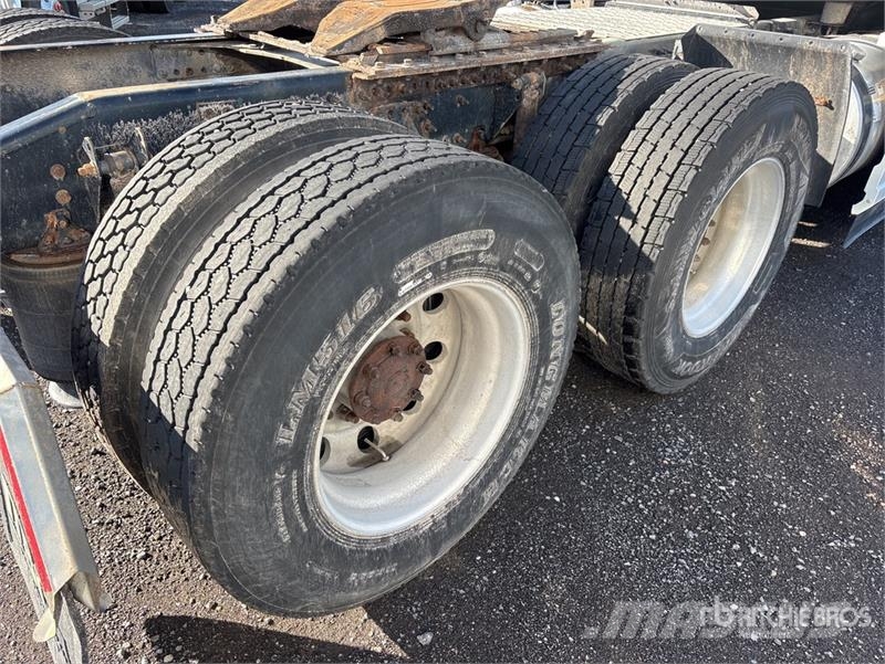 Mack AN64T 6x4 T/A Sleeper Truck Tractor Traktorske jedinice