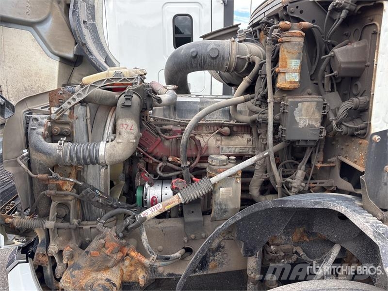 Mack AN64T 6x4 T/A Sleeper Truck Tractor 曳引機組件