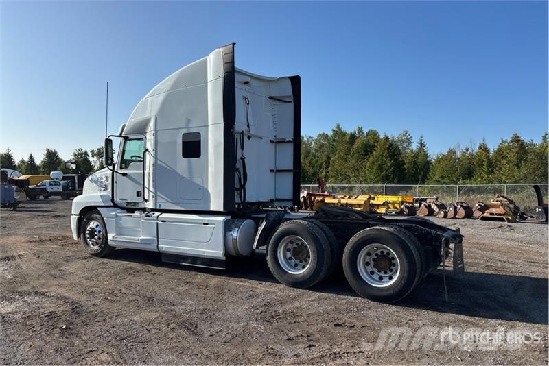 Mack AN64T 6x4 T/A Sleeper Truck Tractor Sadulveokid