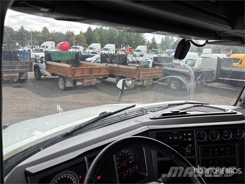 Mack AN64T 6x4 T/A Sleeper Truck Tractor Тягачі