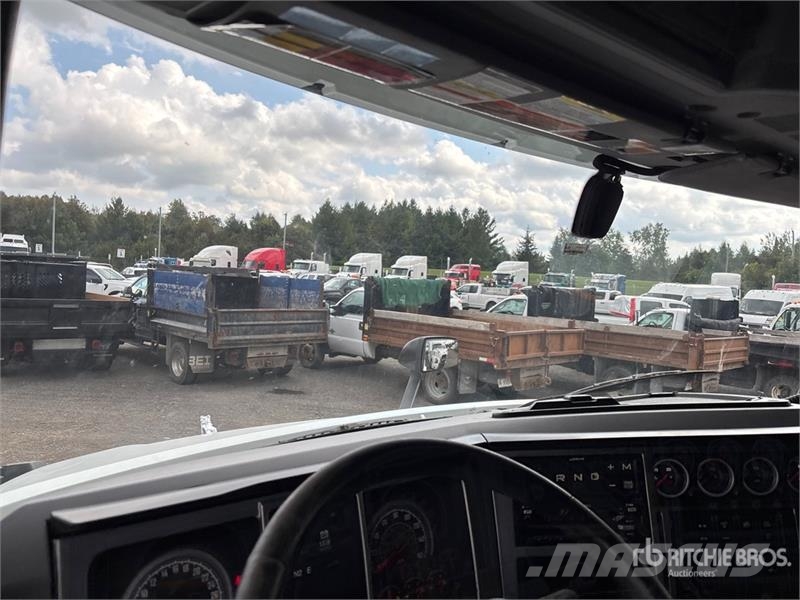 Mack AN64T 6x4 T/A Sleeper Truck Tractor Тягачі