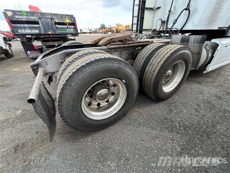 Mack AN64T 6x4 T/A Sleeper Truck Tractor Тягачі